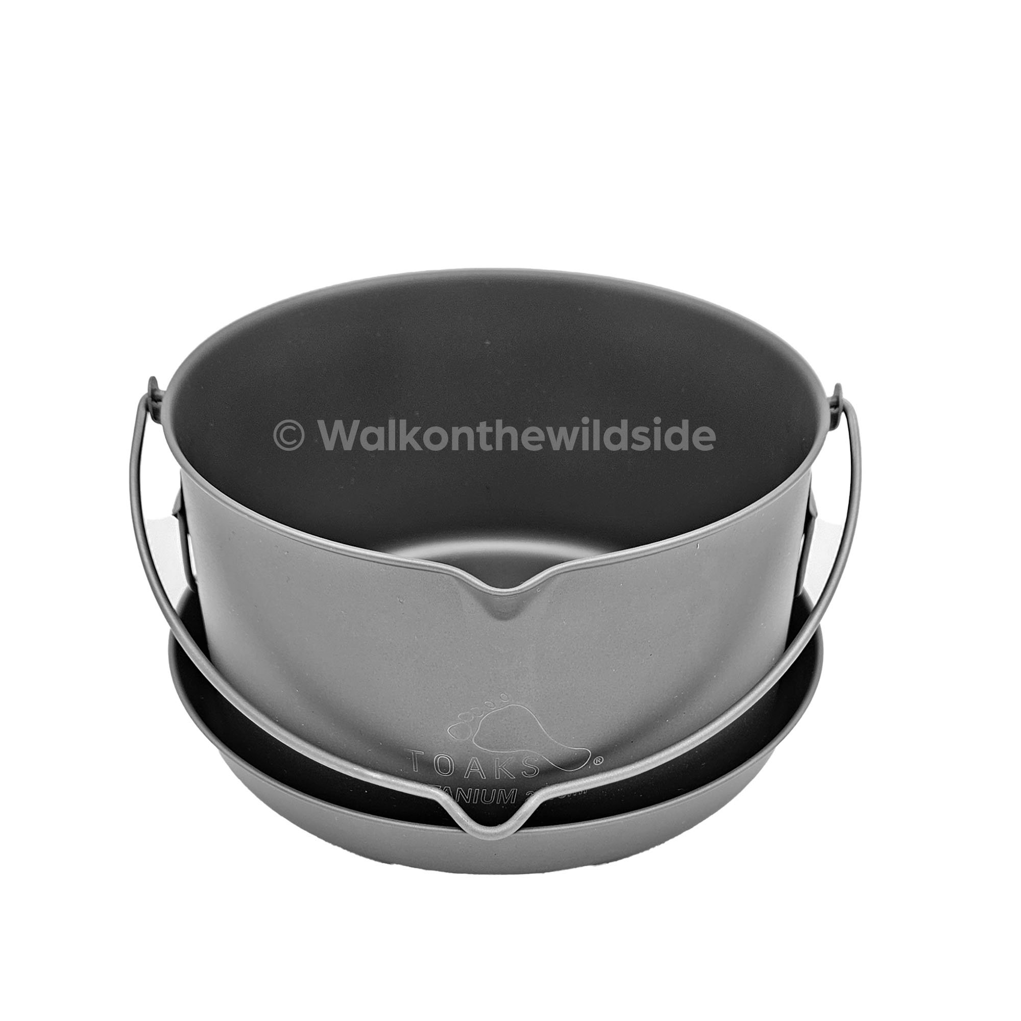 Toaks Pot 2000-BH mit Titanteller PLT-190 darunter